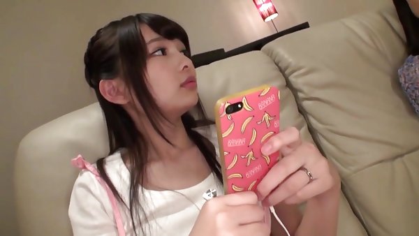 攻击的阴柔的丈夫从女性主导的。 从男孩暨在嘴里自我照片裸体的青少年